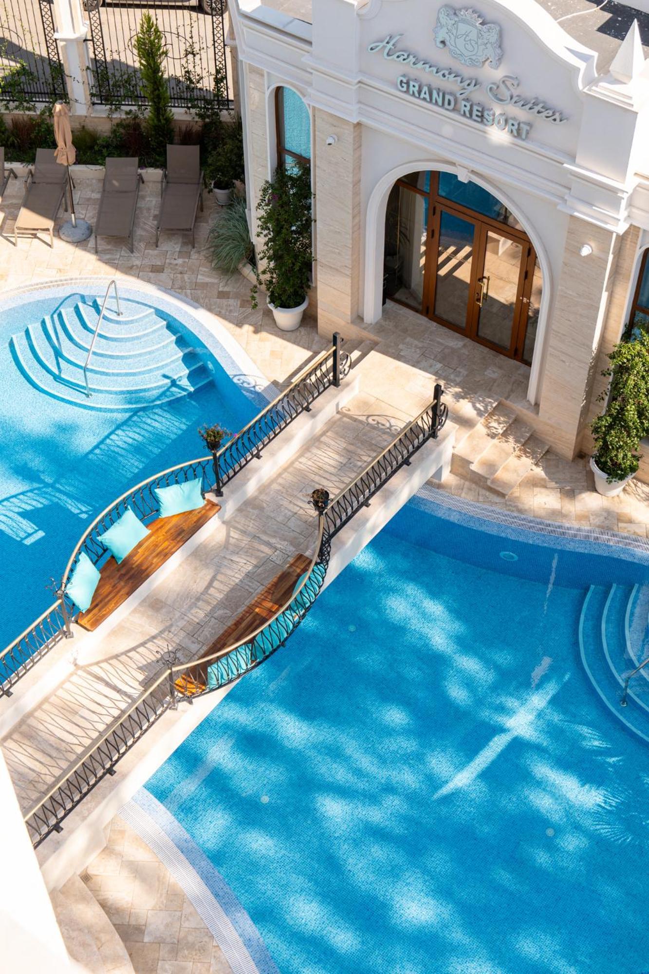 Harmony Suites Grand Resort サニービーチ エクステリア 写真